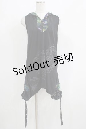 画像: Qutie Frash / 和柄フードノースリーブチュニック  黒 H-25-08-10-013-QU-TO-KB-ZH