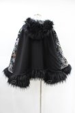 画像2: Qutie Frash / ファー付きポンチョコート  黒×黒 H-25-05-04-011-QU-CO-KB-ZH (2)