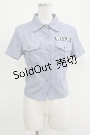 画像: NieR Clothing / ワッペン半袖シャツ  ブルー H-25-05-06-059-PU-BL-KB-ZH