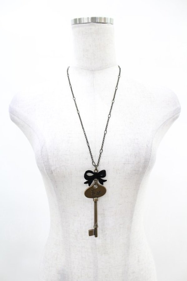 画像2: Q-pot. / Alice’s Key Necklace   H-25-05-07-1006-QP-AC-KB-ZH (2)