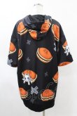 画像2: NieR Clothing / 総柄ZIP半袖パーカー  黒×どら焼き H-25-05-28-1051-PU-TO-KB-ZH (2)