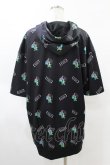 画像2: NieR Clothing / 総柄ZIP半袖パーカー  ONE君 H-25-05-28-1052-PU-TO-KB-ZH (2)