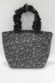 画像2: Maison de FLEUR / クロミ フリルハンドルトートバッグ  ブラック H-25-05-29-069-LO-BG-NS-ZH (2)