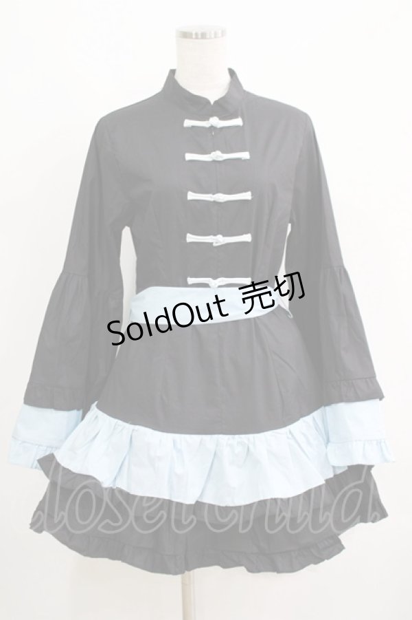 画像1: NieR Clothing / フリル付きフレア袖配色ワンピース【DESIGN CHINA】 F 黒×サックス H-25-06-07-031-PU-OP-KB-ZH (1)