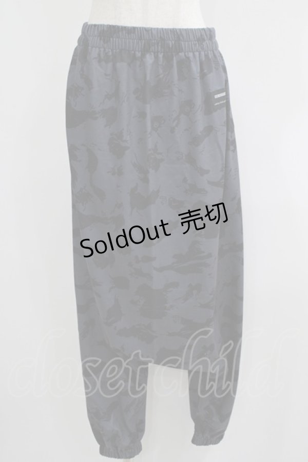 画像1: NieR Clothing / 総柄プリントサルエルパンツ F グレー H-25-06-09-1031-PU-PA-KB-ZH (1)