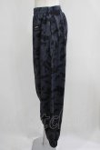 画像2: NieR Clothing / 総柄プリントサルエルパンツ F グレー H-25-06-09-1031-PU-PA-KB-ZH (2)