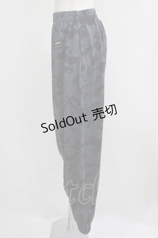 画像2: NieR Clothing / 総柄プリントサルエルパンツ F グレー H-25-06-09-1031-PU-PA-KB-ZH (2)