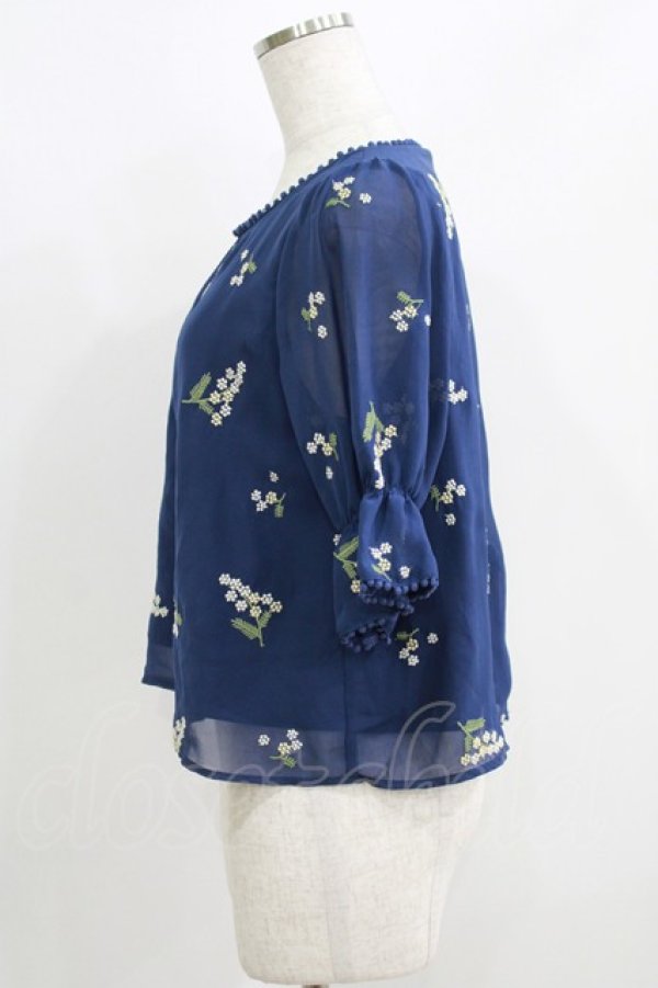画像2: Fi.n.t / ミモザ総刺繍プルオーバーブラウス Free NAVY H-25-06-10-036-CA-BL-NS-ZH (2)