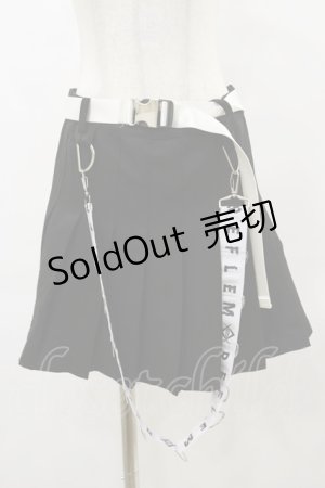 画像: REFLEM / Dカンロゴテープサスペンダー付きプリーツスカート  ブラック H-25-06-15-061-PU-SK-KB-ZH