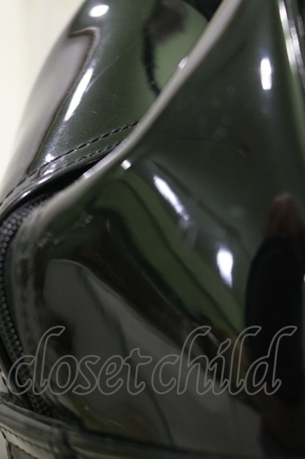 画像3: BLACK MORAL / ファーエナメルボストンBAG  ブラック H-25-06-15-007-PU-BG-KB-ZH (3)