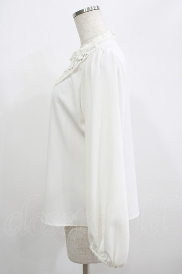 画像2: Fi.n.t / フラワーレースヨークプルオーバーブラウス Free OFF WHITE H-25-06-29-1050-CA-TO-NS-ZH (2)