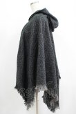 画像2: NieR Clothing / フード付きニットポンチョ  グレー H-25-07-01-050-PU-JA-KB-ZT192 (2)