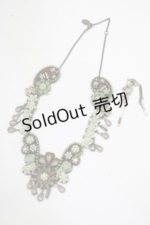 画像: Michal Negrin / フラワーレースストーンネックレス＆ピン  グリーン H-25-07-04-071-LO-AC-KB-ZH