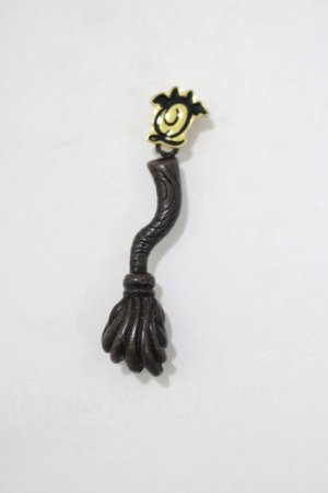 画像: Q-pot. / 魔女の箒チャーム   H-25-07-05-067-QP-AC-KB-ZH