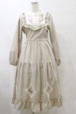 画像1: axes femme POETIQUE / ブロッキングベリー刺繍ワンピース M ベージュ H-25-07-23-075-AX-OP-NS-ZH (1)