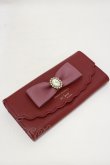 画像1: m petit by misako / サンリオキャラクターズコラボ ハローキティ TT*AMスカラップフラップウォレット  レッド H-25-07-23-016-LO-ZA-NS-ZH (1)