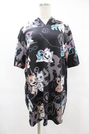 画像: NieR Clothing / 総柄半袖プルパーカー  黒 H-25-08-04-1047-PU-TO-KB-ZH