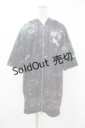 画像: NieR Clothing / 総柄半袖ZIPパーカー  黒 H-25-08-04-1053-PU-TO-KB-ZH