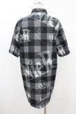 画像2: NieR Clothing / 総柄半袖シャツ  グレー H-25-08-04-1034-PU-BL-KB-ZT256 (2)