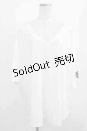 画像: Qutie Frash / Vネックトップス  白 H-25-08-07-030-QU-TO-KB-ZH