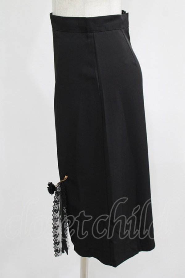 画像2: MARBLE / ブローチ付スカート  黒 H-25-08-07-018-GO-SK-KB-ZH (2)