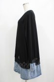 画像2: NieR Clothing / デニム切替オフショルワンピ  黒×ブルーデニム H-25-08-10-1057-PU-OP-KB-ZH (2)