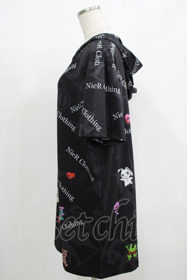 画像2: NieR Clothing / 総柄半袖プルパーカー  黒 H-25-08-15-060-PU-TO-KB-ZT164 (2)