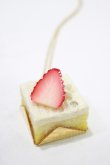 画像1: Q-pot. / プチストロベリーケーキネックレス   H-25-08-16-069-QP-AC-KB-ZH (1)