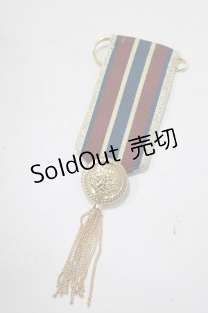 画像: ALICE and the PIRATES / チェーンタッセル付きメダルピン  ゴールド H-25-08-23-063-PA-AC-NS-ZH