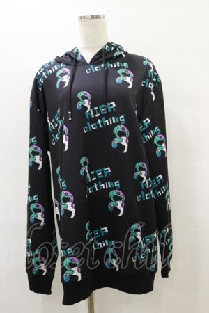 画像: NieR Clothing / 総柄プルパーカー  黒 H-25-08-25-1007-PU-TO-KB-ZH