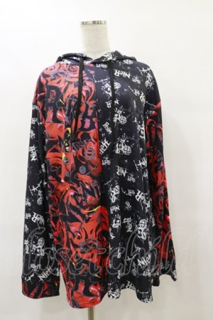 画像: NieR Clothing / プリント切替プルパーカー  黒×赤 H-25-08-25-1017-PU-TO-KB-ZH