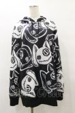 画像1: NieR Clothing / 総柄プルパーカー  黒×白 H-25-08-25-1023-PU-TO-KB-ZH (1)