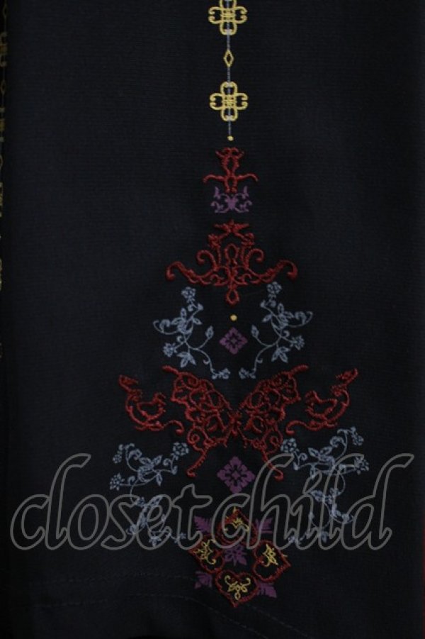 画像4: Ozz oneste / 霧蝶刺繍入り袴風プリーツスカート  黒 H-25-09-01-011-OO-SK-KB-ZH (4)