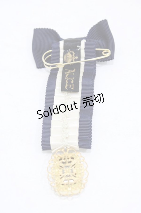 画像2: ALICE and the PIRATES / リボン付きAPカメオのメダルピン  ネイビー H-25-09-04-1015-PA-AC-NS-ZH (2)