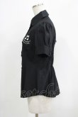 画像2: metamorphose / 音符刺繍半袖ブラウス Free ブラック H-25-09-14-017-ME-BL-NS-ZH (2)