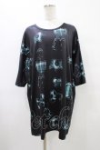 画像1: NieR Clothing / プリント半袖CUTSEW F 黒 H-25-09-24-1058-PU-TO-KB-ZH (1)