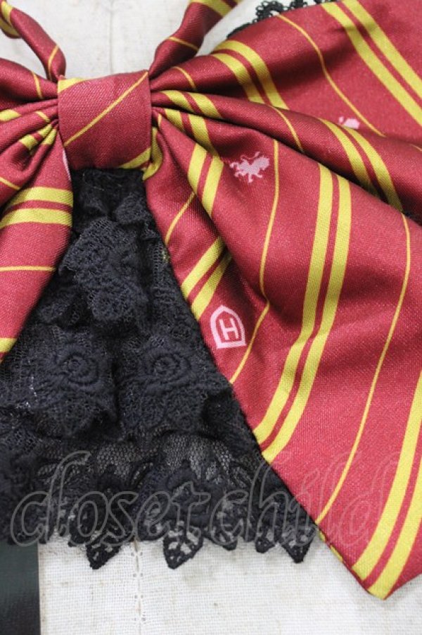 画像2: ATELIER PIERROT / ハリー・ポッター レースフリルリボンタイ  グリフィンドール（レッド） H-25-09-25-1014-EL-ZA-KB-ZH (2)