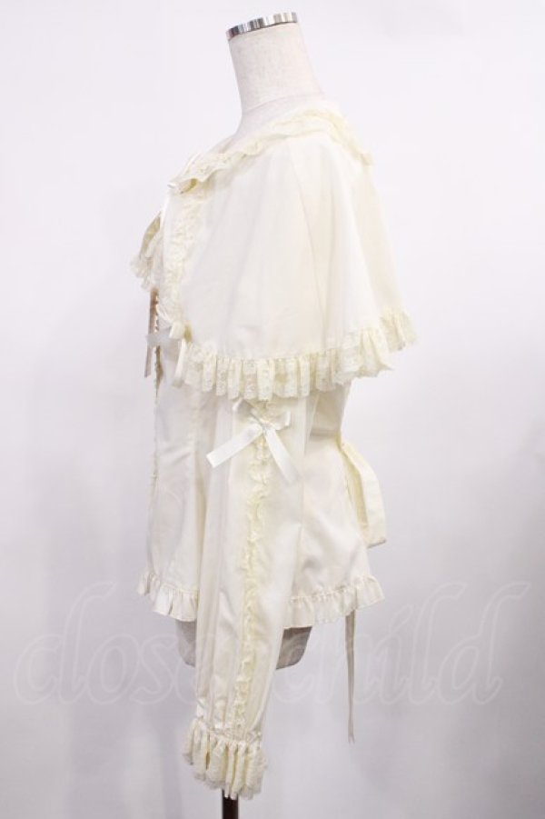 画像2: metamorphose / 【プラスサイズ】ケープ付き丸襟ブラウス プラスサイズ アイボリー H-25-09-26-1030-ME-BL-NS-ZH (2)