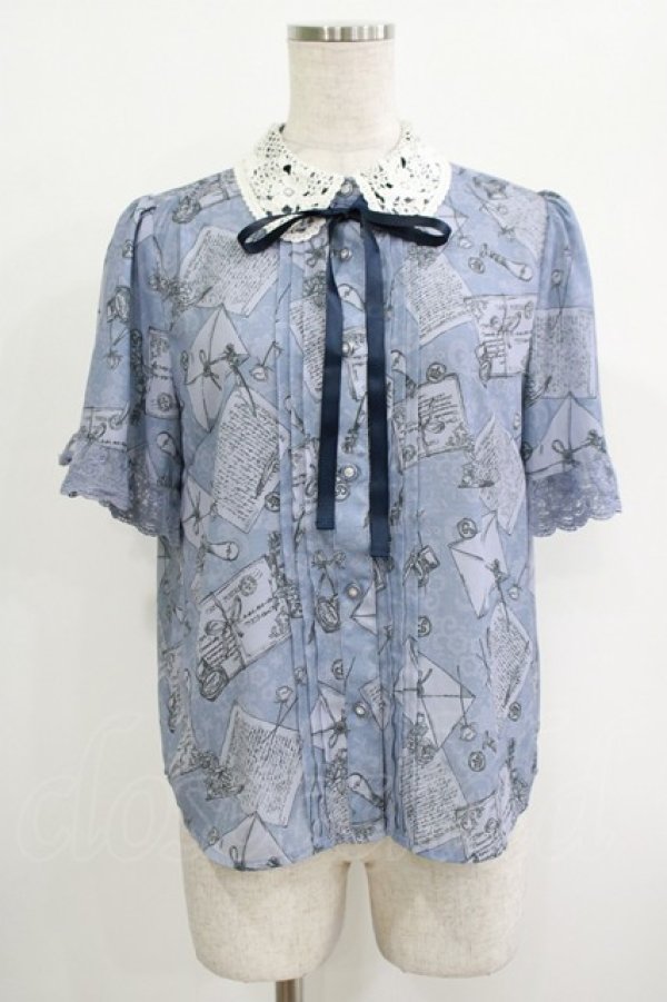 画像1: axes femme POETIQUE / プリュムプリントレース襟ブラウス M ブルー H-25-09-26-054-AX-TO-NS-ZH (1)