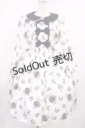 画像: ALICE and the PIRATES / アリスとアルファベットの迷宮柄ワンピース Free オフ白 H-25-09-29-1012-PA-OP-NS-ZH