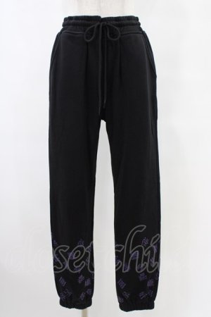 画像: NieR Clothing / プリントSWEAT PANTS  黒 H-25-10-03-025-PU-PA-KB-ZH