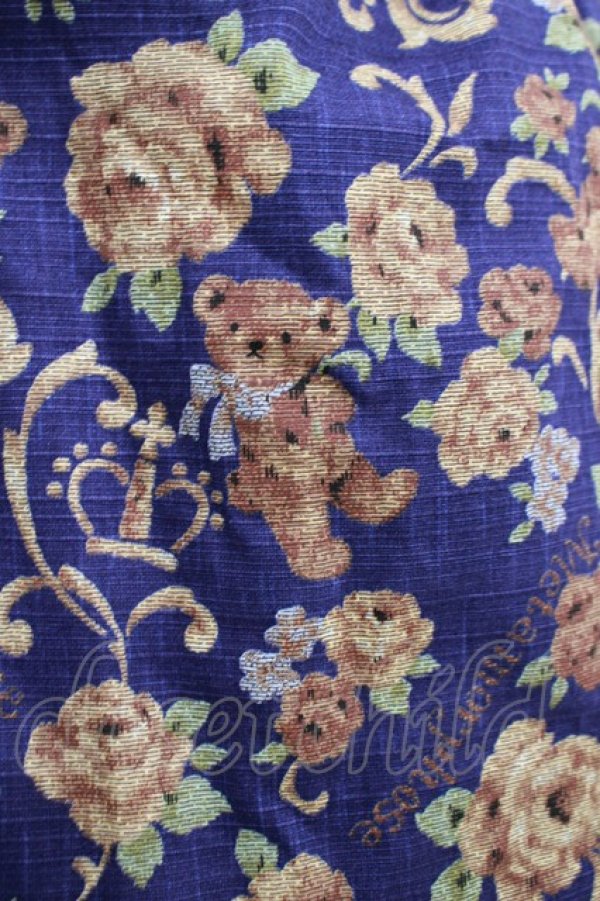 画像4: metamorphose / 【プラスサイズ】ゴブラン風くまちゃんレースアップフリルジャンパースカート プラスサイズ ネイビー H-25-10-10-010-ME-OP-NS-ZH (4)