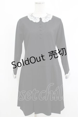 画像: F i.n.t / オーガンジー襟プリーツワンピース  ブラック H-25-10-15-1019-CA-OP-NS-ZH