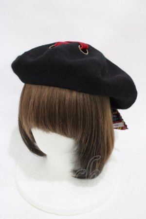 画像: ATELIER PIERROT / ハリー・ポッター リボンブローチ付きレースアップベレー帽  グリフィンドール（レッド） H-25-10-23-2011-EL-AC-KB-ZH