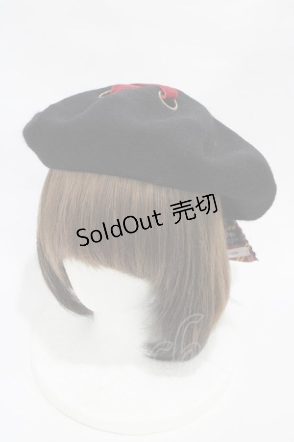 画像1: ATELIER PIERROT / ハリー・ポッター リボンブローチ付きレースアップベレー帽  グリフィンドール（レッド） H-25-10-23-2011-EL-AC-KB-ZH (1)