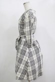 画像2: MAJESTIC LEGON / ウエストリボン付きチェックワンピース M アイボリー H-25-11-15-1028-LO-OP-NS-ZH (2)
