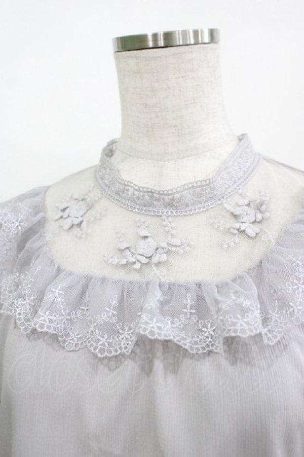 画像4: an another angelus / 立体フラワーレースヨークブラウス Free BLUE GRAY H-25-11-15-1051-CA-BL-NS-ZH (4)