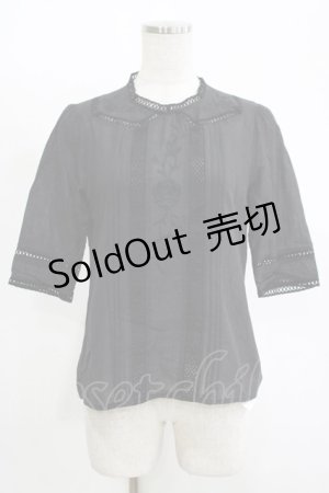 画像: an another angelus / ローズ刺繍ノーカラーブラウス Free Black H-25-11-15-1062-CA-BL-NS-ZH
