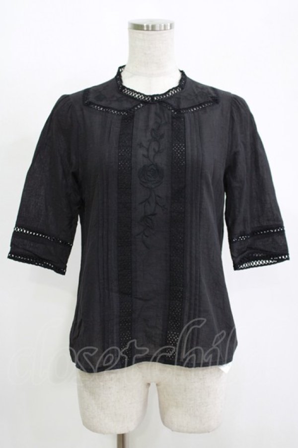 画像1: an another angelus / ローズ刺繍ノーカラーブラウス Free Black H-25-11-15-1062-CA-BL-NS-ZH (1)