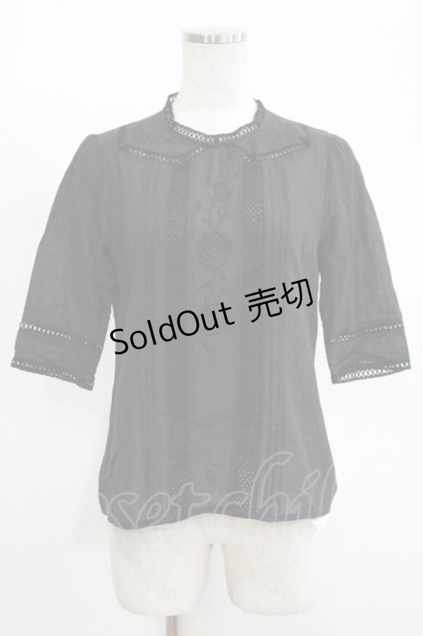 画像1: an another angelus / ローズ刺繍ノーカラーブラウス Free Black H-25-11-15-1062-CA-BL-NS-ZH (1)